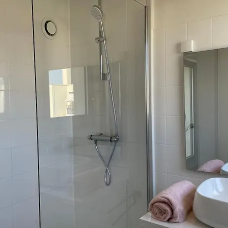 The Black Swan - Hypercentre - Confort Appartement Caen